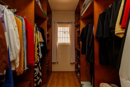 Casa à venda com 294m², 5 quartos e 4 vagas Casa à venda com 294m², 5 quartos e 4 vagasSuíte