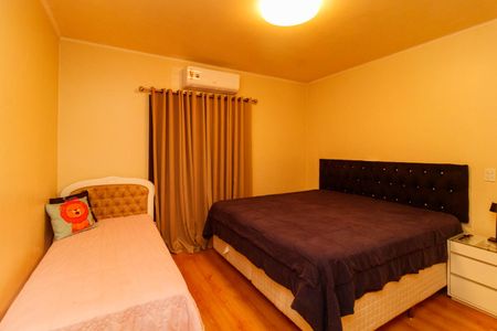 Casa à venda com 294m², 5 quartos e 4 vagas Casa à venda com 294m², 5 quartos e 4 vagasSuíte