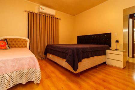 Casa à venda com 294m², 5 quartos e 4 vagas Casa à venda com 294m², 5 quartos e 4 vagasSuíte