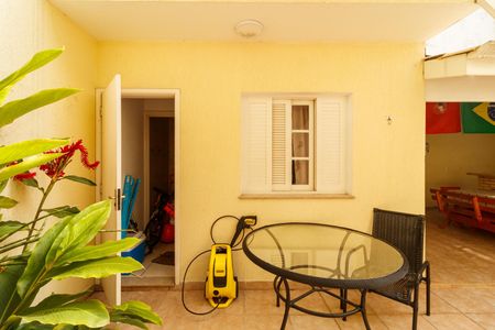 Casa à venda com 294m², 5 quartos e 4 vagas Casa à venda com 294m², 5 quartos e 4 vagasÁrea comum