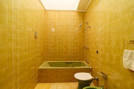 Casa à venda com 294m², 5 quartos e 4 vagas Casa à venda com 294m², 5 quartos e 4 vagasBanheiro da Suíte 2