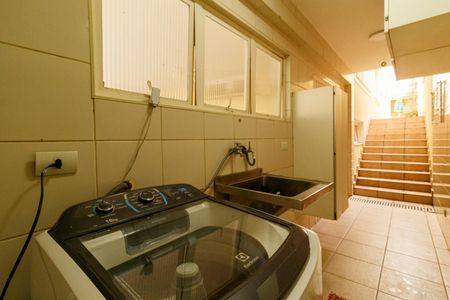 Casa à venda com 294m², 5 quartos e 4 vagas Casa à venda com 294m², 5 quartos e 4 vagasÁrea de Serviço