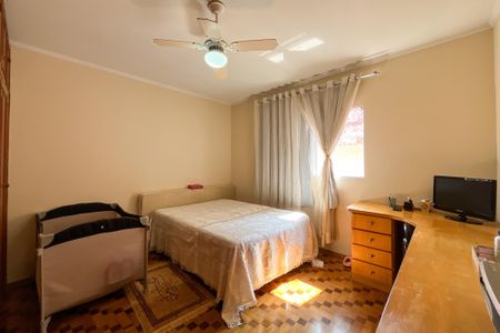 Casa à venda com 354m², 4 quartos e 4 vagas Casa à venda com 354m², 4 quartos e 4 vagasQuarto 2