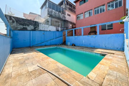 Casa à venda com 354m², 4 quartos e 4 vagas Casa à venda com 354m², 4 quartos e 4 vagasPiscina