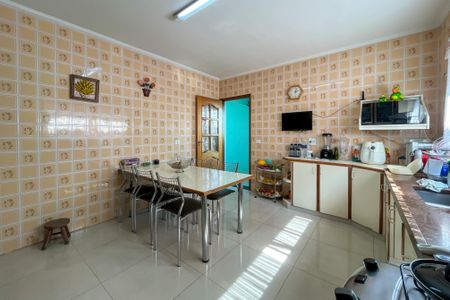 Casa à venda com 354m², 4 quartos e 4 vagas Casa à venda com 354m², 4 quartos e 4 vagasCozinha