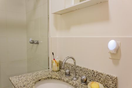Apartamento à venda com 57m², 2 quartos e 1 vaga Apartamento à venda com 57m², 2 quartos e 1 vagaBanheiro