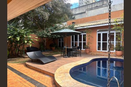 Casa à venda com 350m², 4 quartos e 4 vagas