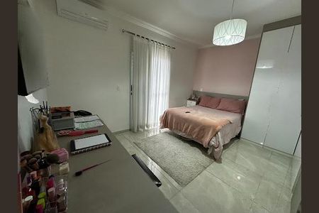Casa à venda com 220m², 4 quartos e 4 vagas