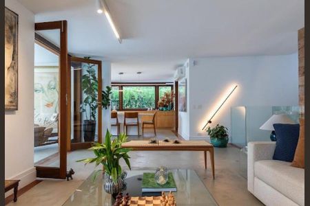 Casa à venda com 3 quartos, 608m² em Jardim Everest, São Paulo
