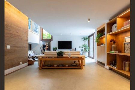 Casa à venda com 3 quartos, 608m² em Jardim Everest, São Paulo