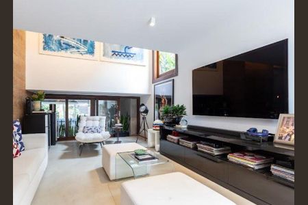 Casa à venda com 3 quartos, 608m² em Jardim Everest, São Paulo