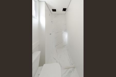 Apartamento à venda com 90m², 2 quartos e 2 vagas Apartamento à venda com 90m², 2 quartos e 2 vagasBanheiro social