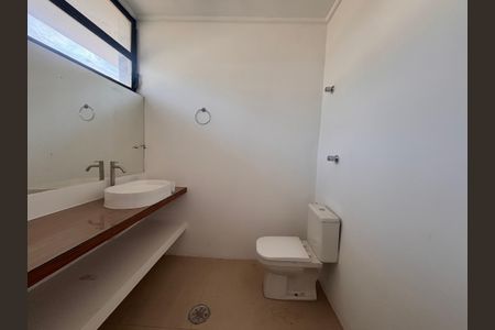 Casa à venda com 768m², 4 quartos e 12 vagas Casa à venda com 768m², 4 quartos e 12 vagasBanheiro da Suíte