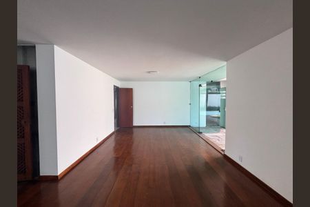 Casa à venda com 768m², 4 quartos e 12 vagasSala 1