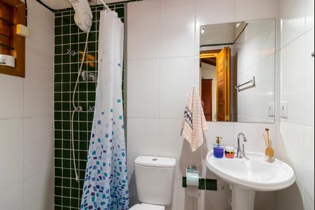 Casa à venda com 300m², 2 quartos e 1 vaga Casa à venda com 300m², 2 quartos e 1 vagaBanheiro da Suíte