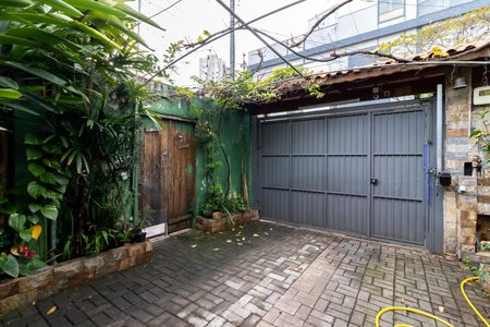 Casa à venda com 300m², 2 quartos e 1 vaga Casa à venda com 300m², 2 quartos e 1 vagaGaragem