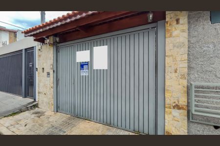 Casa à venda com 300m², 2 quartos e 1 vaga Casa à venda com 300m², 2 quartos e 1 vagaFachada - Placa