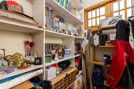 Casa à venda com 300m², 2 quartos e 1 vaga Casa à venda com 300m², 2 quartos e 1 vagaQuarto de Serviço