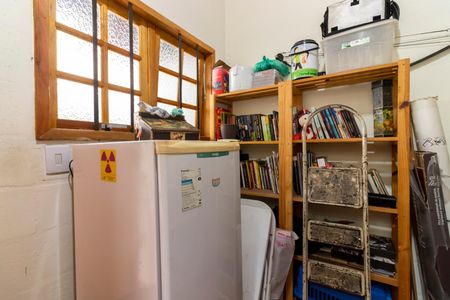 Casa à venda com 300m², 2 quartos e 1 vaga Casa à venda com 300m², 2 quartos e 1 vagaQuarto de Serviço