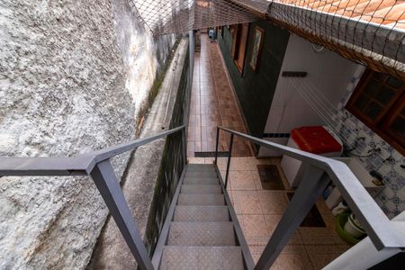 Casa à venda com 300m², 2 quartos e 1 vaga Casa à venda com 300m², 2 quartos e 1 vagaQuintal - Escada