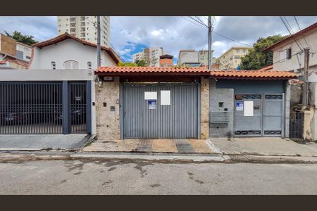 Casa à venda com 300m², 2 quartos e 1 vaga Casa à venda com 300m², 2 quartos e 1 vagaFachada