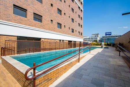 Apartamento à venda com 117m², 3 quartos e 2 vagas Apartamento à venda com 117m², 3 quartos e 2 vagasÁrea comum - Piscina