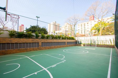 Apartamento à venda com 117m², 3 quartos e 2 vagas Apartamento à venda com 117m², 3 quartos e 2 vagasÁrea comum - Quadra esportiva