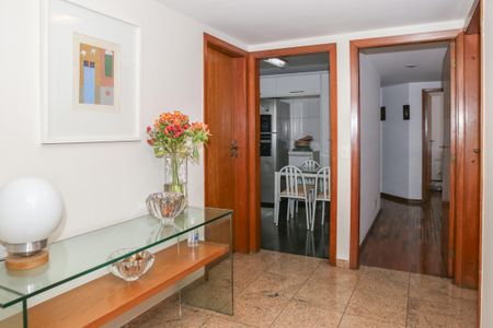 Apartamento para alugar com 170m², 4 quartos e 3 vagasEntrada