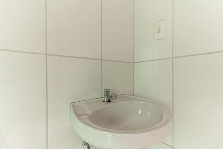 Banheiro de kitnet/studio para alugar com 1 quarto, 33m² em República, São Paulo