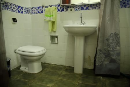 Casa à venda com 140m², 3 quartos e 2 vagasBanheiro