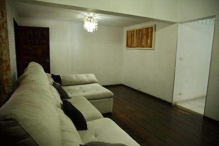 Casa à venda com 140m², 3 quartos e 2 vagasSala