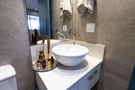 Apartamento à venda com 80m², 2 quartos e 1 vaga Apartamento à venda com 80m², 2 quartos e 1 vagaBanheiro Social