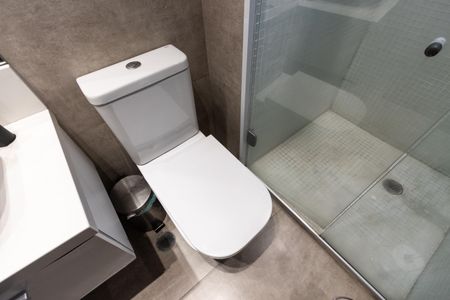 Apartamento à venda com 80m², 2 quartos e 1 vaga Apartamento à venda com 80m², 2 quartos e 1 vagaBanheiro da Suíte