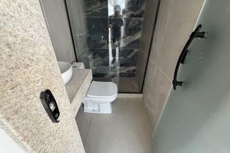 Casa para alugar com 346m², 3 quartos e 2 vagasBanheiro de Serviço