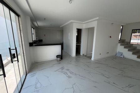 Casa para alugar com 346m², 3 quartos e 2 vagasSala