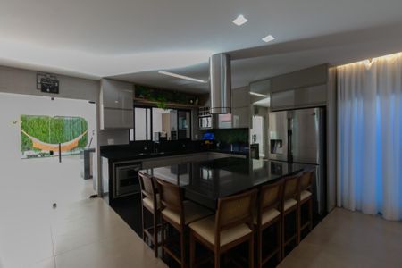 Casa à venda com 380m², 4 quartos e 4 vagasCozinha