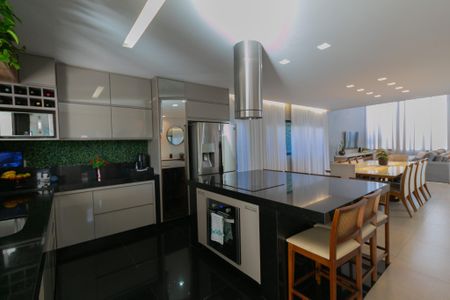 Casa à venda com 380m², 4 quartos e 4 vagasCozinha