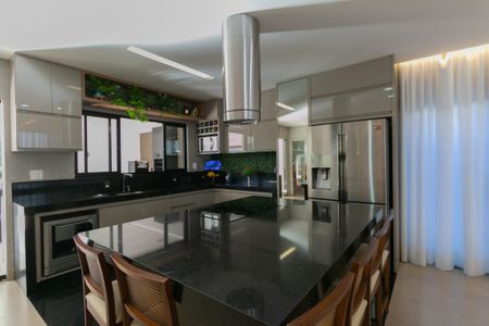 Casa à venda com 380m², 4 quartos e 4 vagasCozinha