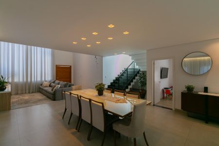 Casa à venda com 380m², 4 quartos e 4 vagasSala de Jantar