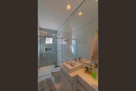 Casa à venda com 380m², 4 quartos e 4 vagasBanheiro 1