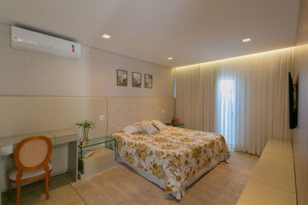 Casa à venda com 380m², 4 quartos e 4 vagasSuíte