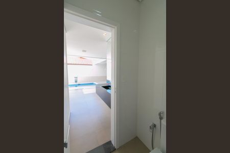 Casa à venda com 380m², 4 quartos e 4 vagasBanheiro de Serviço