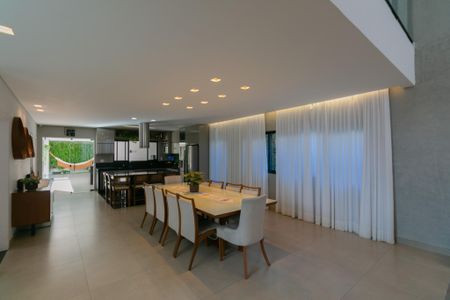 Casa à venda com 380m², 4 quartos e 4 vagasSala