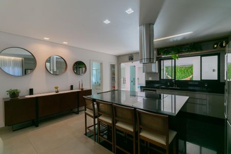 Casa à venda com 380m², 4 quartos e 4 vagasCozinha