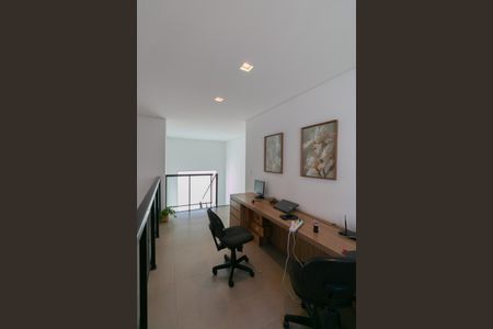 Casa à venda com 380m², 4 quartos e 4 vagasEscritório