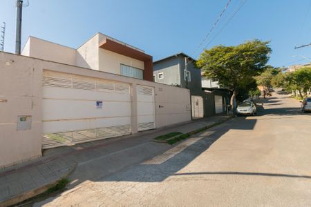 Casa à venda com 380m², 4 quartos e 4 vagasFachada