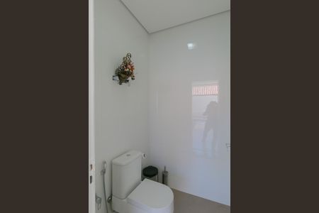 Casa à venda com 380m², 4 quartos e 4 vagasBanheiro de Serviço