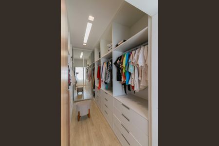 Casa à venda com 380m², 4 quartos e 4 vagasCloset Suíte 