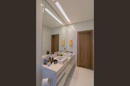 Casa à venda com 380m², 4 quartos e 4 vagasBanheiro Suíte