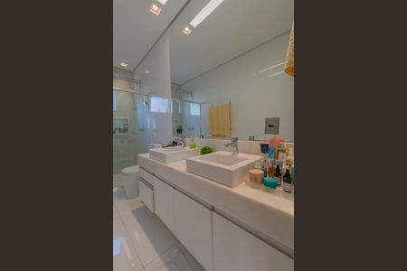 Casa à venda com 380m², 4 quartos e 4 vagasBanheiro Suíte